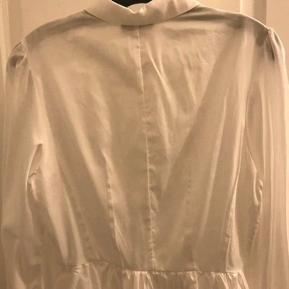 Petersyn White Cotton Blouse With Peplum In the Back - Picture 5 of 10